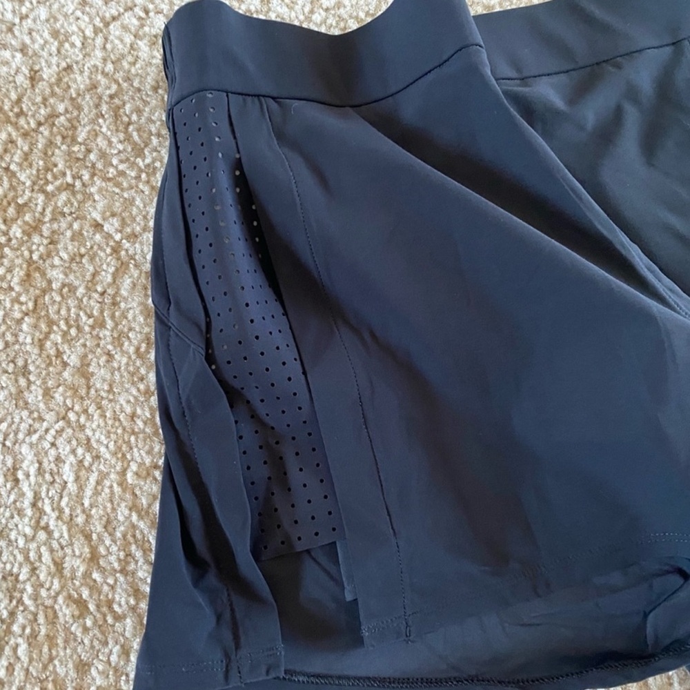 Lululemon Tracker Black High Rise Shorts Size 6 - Picture 3 of 5